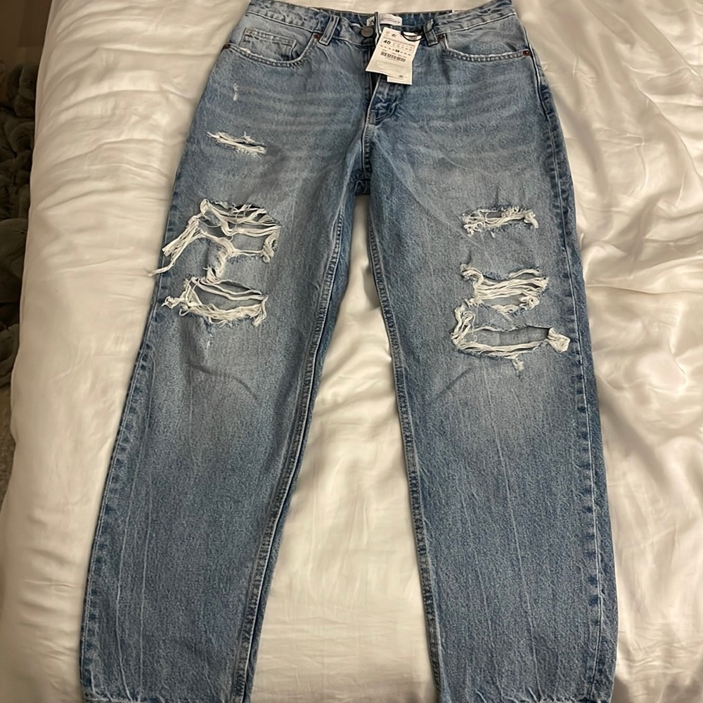 BRAND NEW. ZARA MOM JEANS